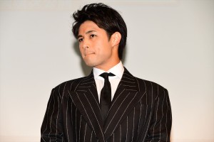 映画『女の機嫌の直し方』完成披露舞台挨拶に登場した佐伯大地