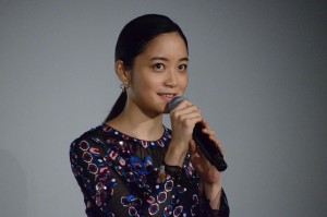 映画『空母いぶき』初日舞台挨拶に登壇した深川麻衣