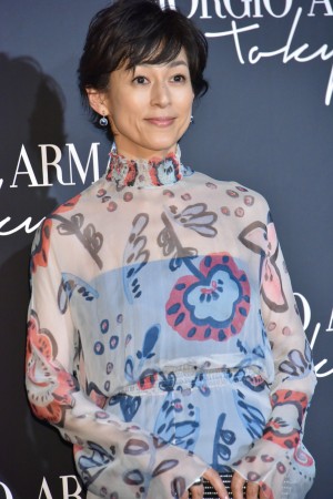 「GIORGIO ARMANI 2020 CRUISE COLLECTION SHOW」に来場した鈴木保奈美