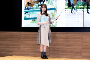 「馬術競技スペシャル講座 with 菅井友香」に登場した菅井友香