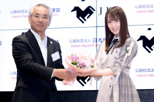 「馬術競技スペシャル講座 with 菅井友香」に登場した菅井友香