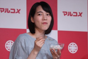 マルコメ『新CM発表会』に登場した、のん