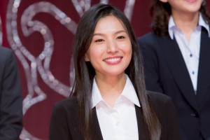 土曜ドラマ9『W県警の悲劇』記者会見に登場した芦名星