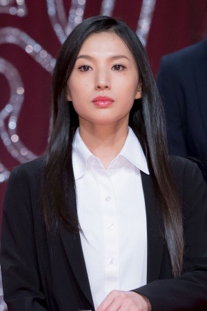 土曜ドラマ9『W県警の悲劇』記者会見に登場した芦名星