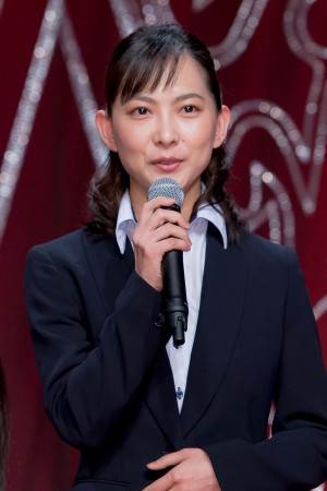 土曜ドラマ9『W県警の悲劇』記者会見に登場した谷村美月