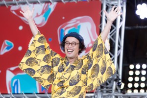 金曜ナイトドラマ『セミオトコ』制作発表記者会見に登場した、やついいちろう