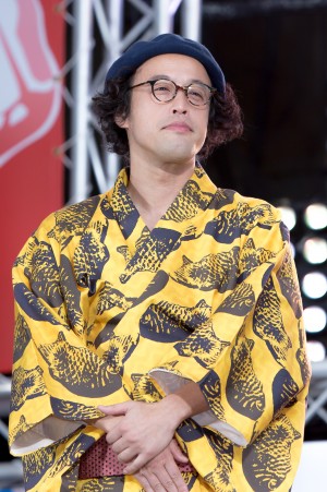 金曜ナイトドラマ『セミオトコ』制作発表記者会見に登場した、やついいちろう