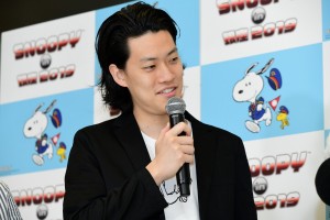 『SNOOPY in 銀座 2019』プレスイベントに登場した粗品(霜降り明星)