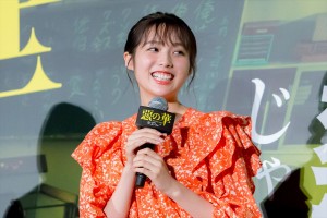 映画『惡の華』完成披露舞台挨拶に登場した秋田汐梨