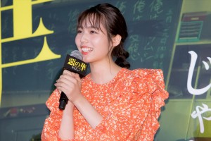 映画『惡の華』完成披露舞台挨拶に登場した秋田汐梨