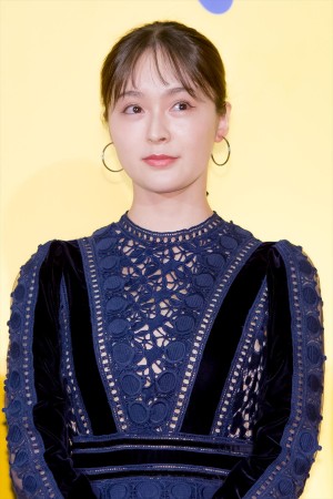 『アイネクライネナハトムジーク』完成披露上映会に登場した貫地谷しほり