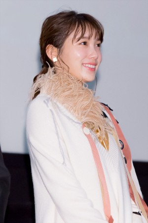 映画『いなくなれ、群青』初日舞台挨拶に登場した飯豊まりえ