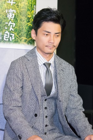 土曜ドラマ『少年寅次郎』試写会に登場した毎熊克哉
