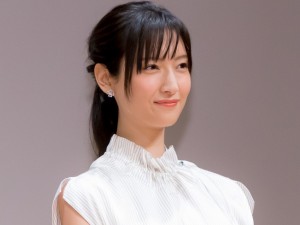 金曜ドラマ『4分間のマリーゴールド』キャスト舞台挨拶に登場した菜々緒