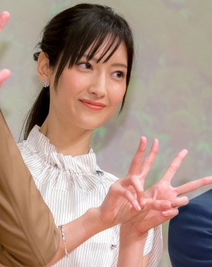 金曜ドラマ『4分間のマリーゴールド』キャスト舞台挨拶に登場した菜々緒