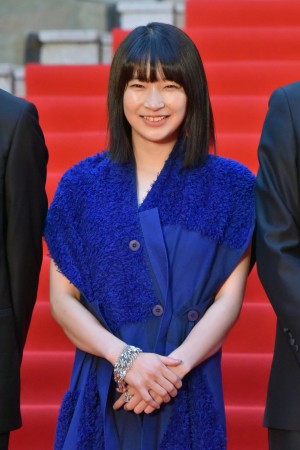 『第32回東京国際映画祭』オープニングレッドカーペットイベントに登場した石川瑠華