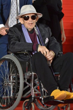 『第32回東京国際映画祭』オープニングレッドカーペットイベントに登場した大林宣彦監督