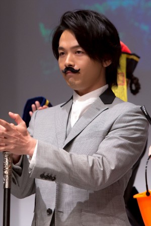 『屍人荘の殺人』ハロウィンイベントに登場した中村倫也