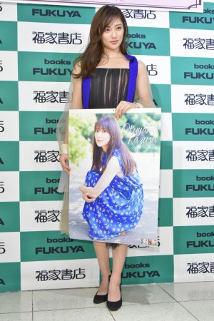 2020年版カレンダー発売記念イベントに登場した奥山かずさ