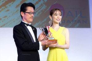 『ネイルクイーン 2019 授賞式』に出席した泉里香