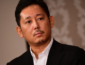 『AI崩壊』完成報告会見に登場した入江悠監督