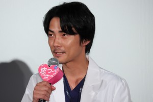 ドラマ『恋はつづくよどこまでも』プレミアム試写会に登場した毎熊克哉