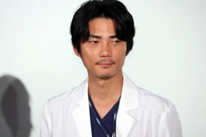 ドラマ『恋はつづくよどこまでも』プレミアム試写会に登場した毎熊克哉