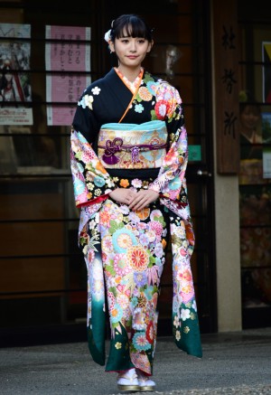 浅川梨奈、エイベックス・マネジメント 新春 晴れ着撮影会に出席