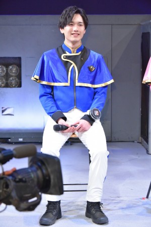 『魔進戦隊キラメイジャー』制作発表記者会見に登場した水石亜飛夢