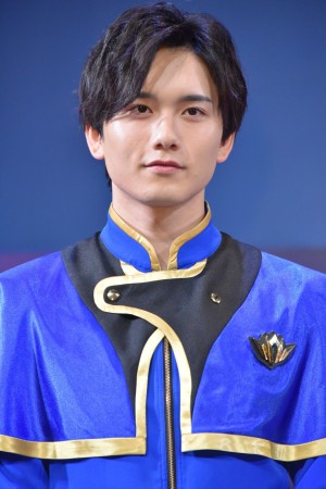 『魔進戦隊キラメイジャー』制作発表記者会見に登場した水石亜飛夢