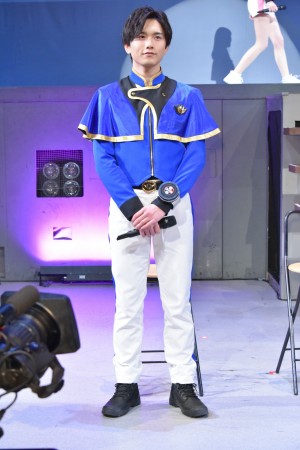 『魔進戦隊キラメイジャー』制作発表記者会見に登場した水石亜飛夢