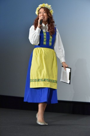 映画『ミッドサマー』来日舞台あいさつ付き先行上映に登場したLiLiCo