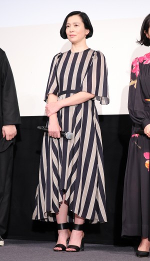 映画『架空OL日記』完成披露試写会に登場した坂井真紀