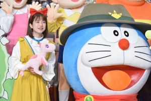 『映画ドラえもん のび太の新恐竜』完成披露舞台あいさつに登場した弘中綾香