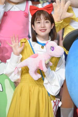 『映画ドラえもん のび太の新恐竜』完成披露舞台あいさつに登場した弘中綾香