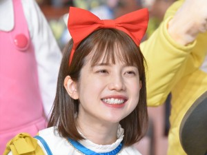 『映画ドラえもん のび太の新恐竜』完成披露舞台あいさつに登場した弘中綾香