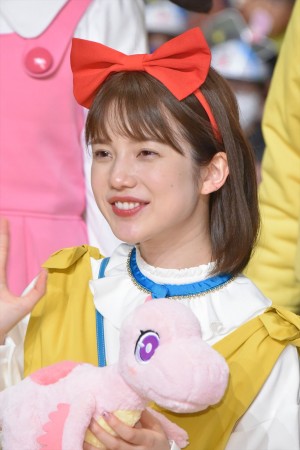 『映画ドラえもん のび太の新恐竜』完成披露舞台あいさつに登場した弘中綾香