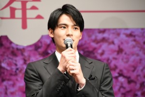 映画『弥生、三月‐君を愛した30年‐』完成披露試写会に登場した岡田健史