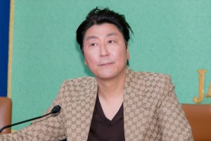 『パラサイト 半地下の家族』記者会見に登場したソン・ガンホ