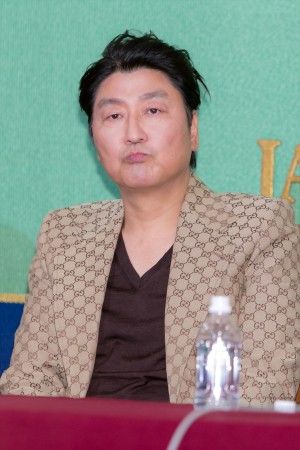 『パラサイト 半地下の家族』記者会見に登場したソン・ガンホ