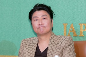 『パラサイト 半地下の家族』記者会見に登場したソン・ガンホ