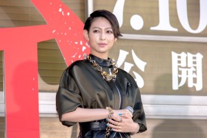 映画『銃2020』完成発表記者会見に登場した日南響子