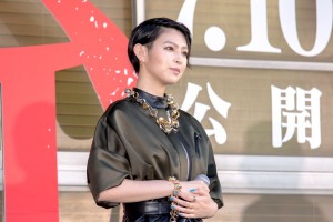 映画『銃2020』完成発表記者会見に登場した日南響子