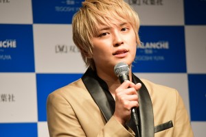 フォトエッセイ『AVALANCHE』出版会見に登場した手越祐也