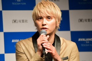 フォトエッセイ『AVALANCHE』出版会見に登場した手越祐也