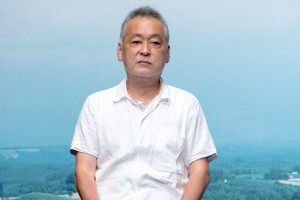 映画『糸』完成報告会に登場した瀬々敬久監督