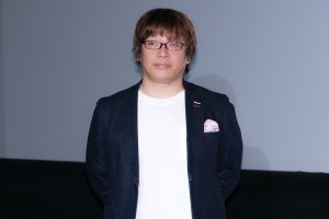 映画『思い、思われ、ふり、ふられ』初日舞台あいさつに登場した三木孝浩監督