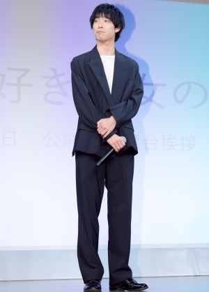 映画『僕の好きな女の子』初日リモート舞台あいさつに登場した渡辺大知