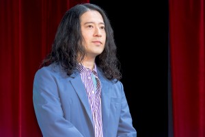 映画『僕の好きな女の子』初日リモート舞台あいさつに登場した又吉直樹