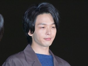 ドラマ『この恋あたためますか』制作発表会見に登場した中村倫也